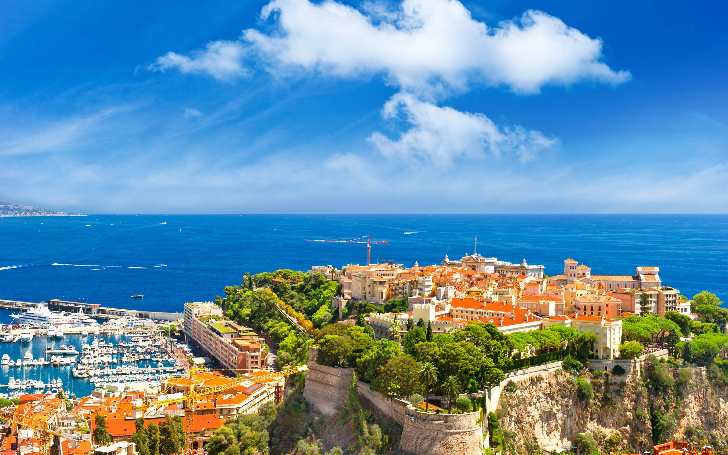 Включи монако. Французская Ривьера княжество Монако. Монако Лигурийское море. Монако панорама. Монте Карло Сан тропе.